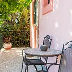 Lovely Family Garden House * Atény