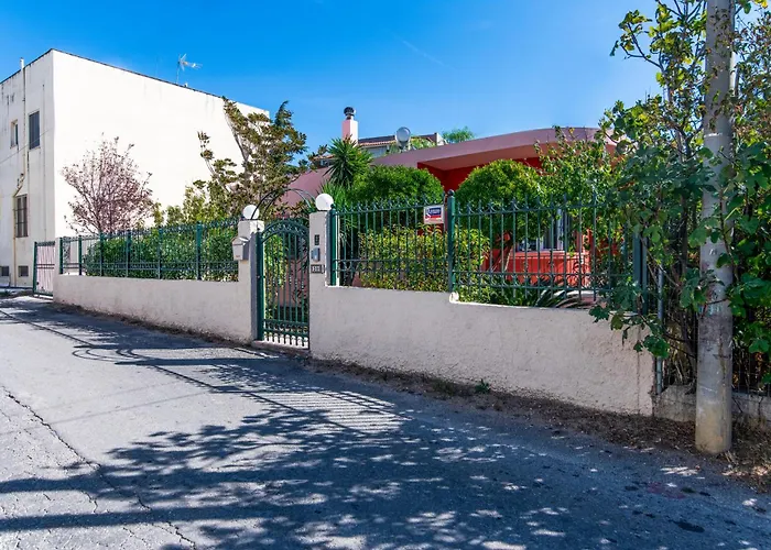 بيت للعطل Lovely Family Garden House