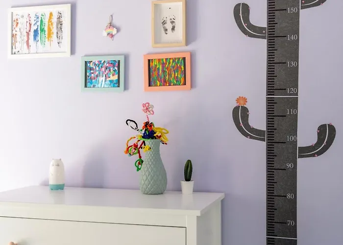 Lovely Family Garden House *