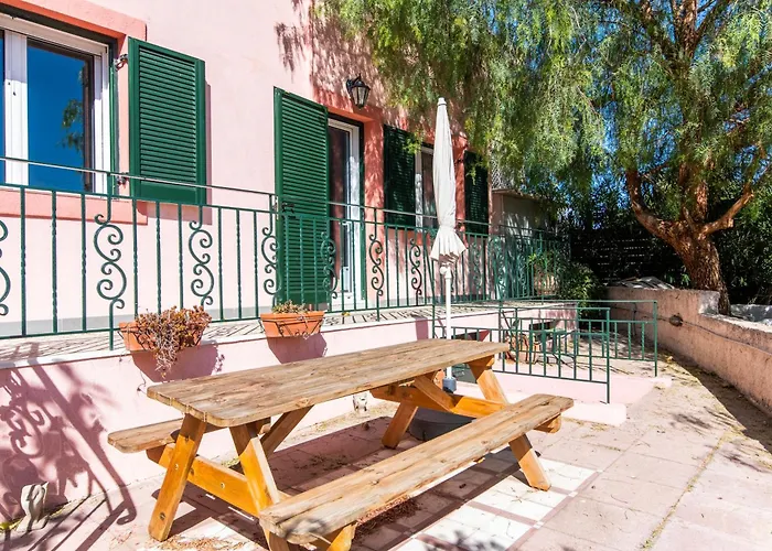 Lovely Family Garden House بيت للعطل أثينا