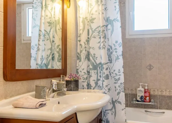 Lovely Family Garden House بيت للعطل أثينا