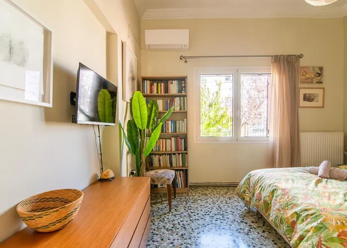 Lovely Family Garden House *