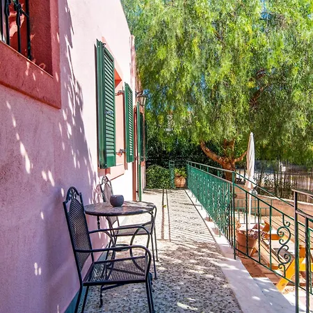 Σπίτι διακοπών Lovely Family Garden House *