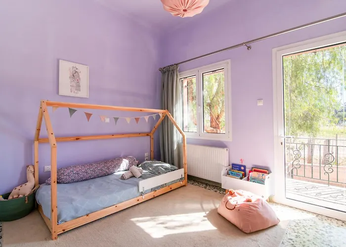 Lovely Family Garden House *